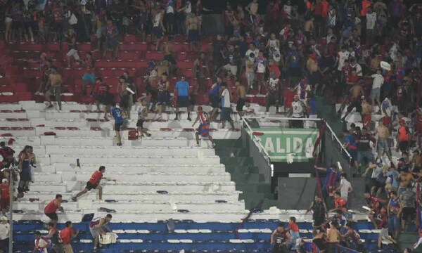 Investigarán a hinchas que provocaron enfrentamiento entre barras de Cerro Porteño – Prensa 5