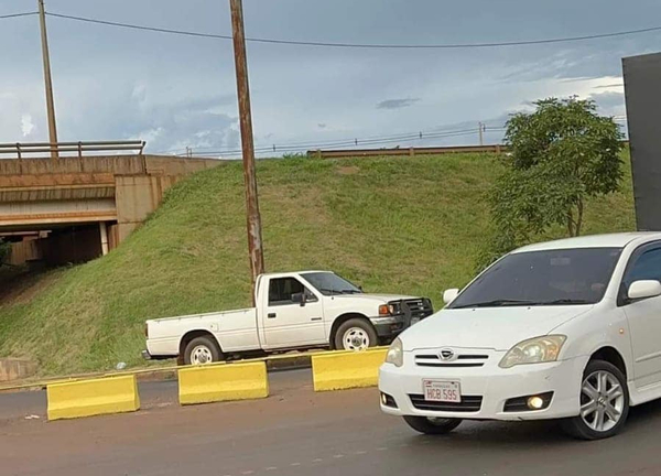 Multan a conductor que realizó giro indebido en el viaducto del km 5,5 - La Clave