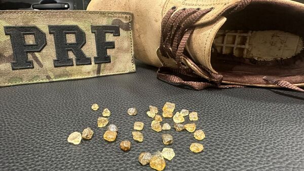 Capturan a paraguayo con presuntas piedras preciosas