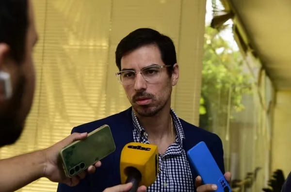 Concejal presenta documentos sobre Parxin y anuncia que insistirán con rescisión