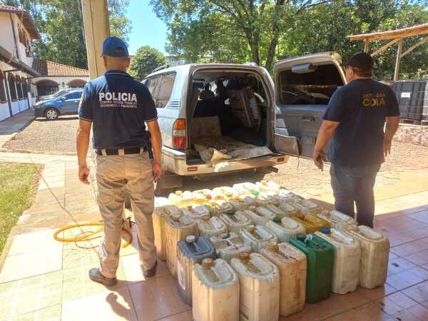 Detienen a conductor y decomisan carburantes en Arroyo Pora