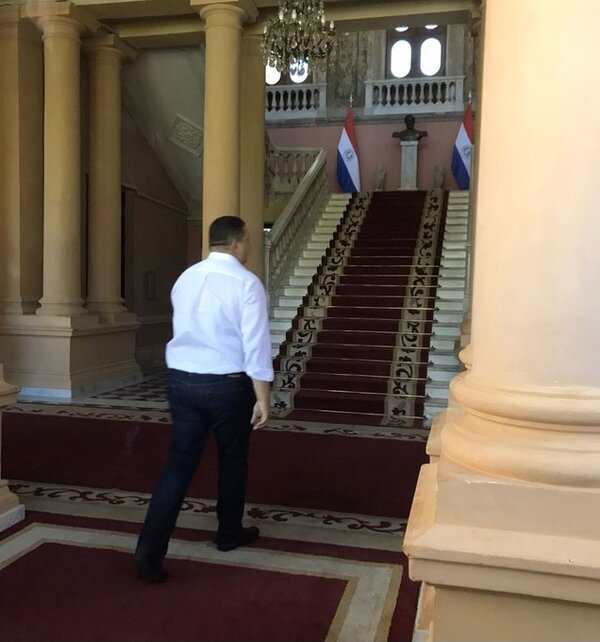 Juancho Acosta no fue recibido por Santi Peña, ayer en Palacio de López