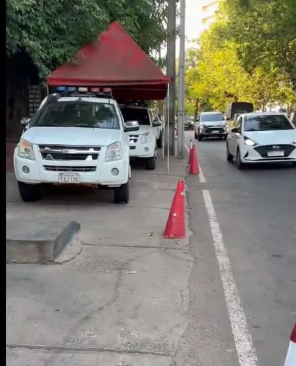 Patrulleras en la vereda de Identificaciones generan queja de peatones - Nacionales - ABC Color