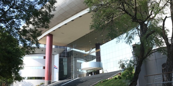 Justifican sueldazo de G. 13 millones de "directora de cafetería" en Diputados - El Independiente