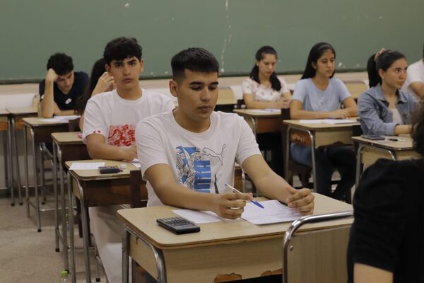 EBY realiza talleres de orientación para jóvenes que buscan acceder al Programa de Becas del Gobierno del Paraguay