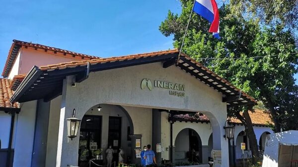 Cielorraso del Ineram cede ante humedad y cae al lado de un paciente en Terapia - Radio Imperio 106.7 FM