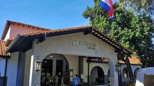 Cielorraso del Ineram cede ante humedad y cae al lado de un paciente en Terapia