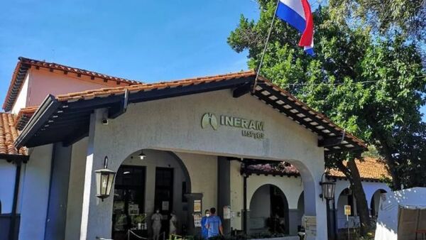 Cielorraso del Ineram cede ante humedad y cae al lado de un paciente en Terapia