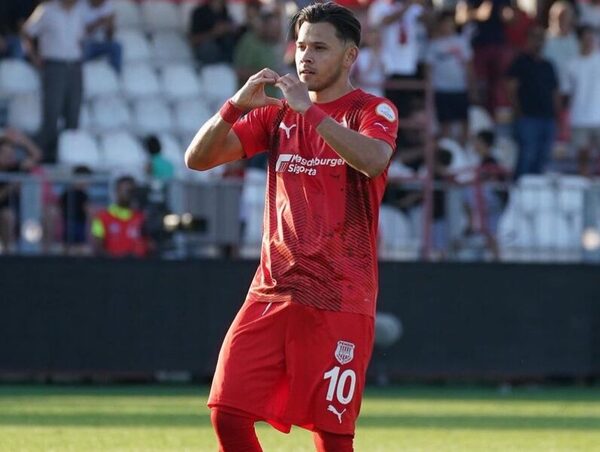 Óscar Romero dejó el fútbol de Turquía