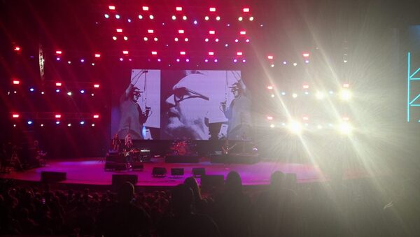 Enanitos Verdes y Os Paralamas do Sucesso emocionaron a un público que llenó el Anfiteatro en Sanber