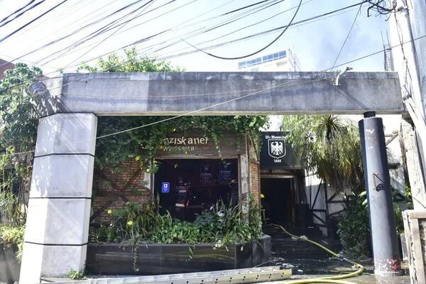 Incendio en edificio que usaba un conocido bar nocturno de Asunción - Nacionales - ABC Color