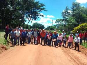 Pobladores se movilizan para exigir construcción de asfaltado y mejoramiento de caminos vecinales - Nacionales - ABC Color