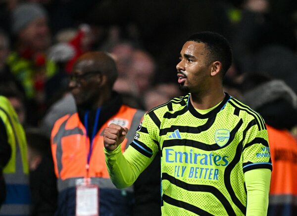 Versus / Arsenal escala luego de lograr una dominante victoria sobre el Nottingham Forest
