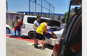 Así retiraron las barras todas sus pertenencias que estaban en el club