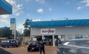 Solitario delincuente asalta gasolinera en el kilómetro 8 Monday