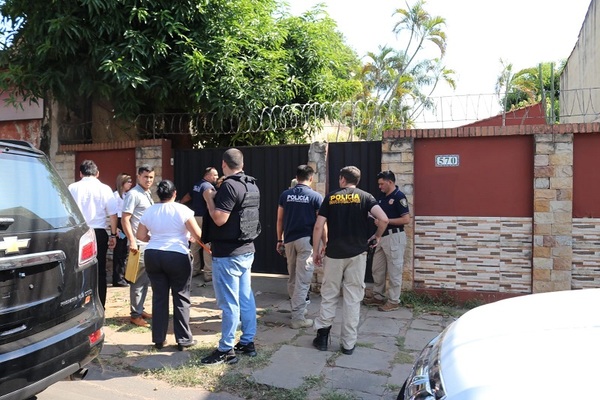 Caso IPS: Realizan 7 allanamientos con 2 detenidos y 11 órdenes de captura