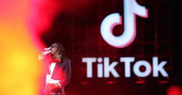 La Nación / Universal Music retiraría sus canciones de TikTok