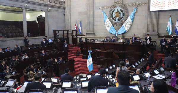 La Nación / Guatemala: Corte restringe facultades de diputados oficialistas