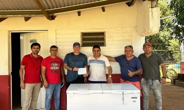 Padres donan congelador a club esteño