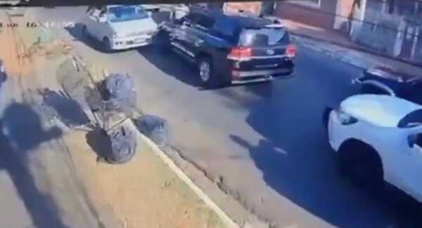 Guardias del Fiscal General golpean a ciudadano que se interpuso en camino de comitiva - El Independiente