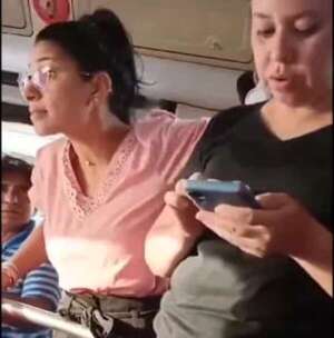 “Un poquito más al fondo”: video de acalorada discusión entre pasajera y chofer de la Línea 12 - Nacionales - ABC Color