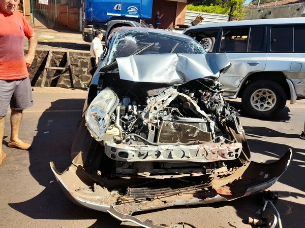 Accidente sobre la Ruta Sexta: un camion se llevo varios vehiculos por delante