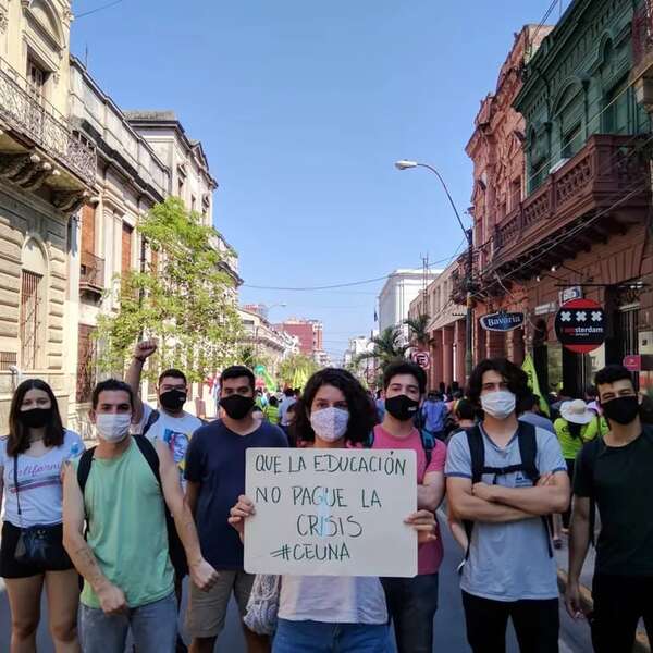 Universitarios exigen al Presidente que garantice de dónde se obtendrá fondos para “arancel cero” - Nacionales - ABC Color