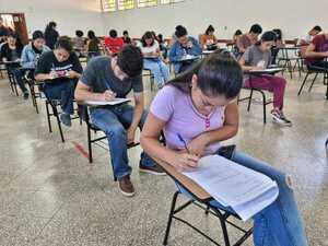 Becas EBY: Postulantes a becas cuentan con materiales de apoyo para repaso de lecciones antes del examen