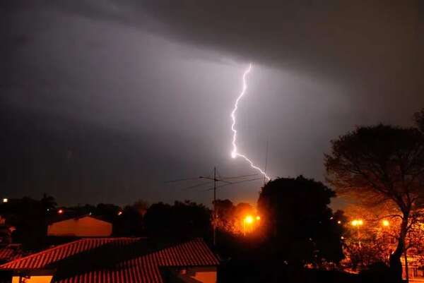 Renuevan aviso por tormentas y hay seis departamentos en zona de alerta - Clima - ABC Color