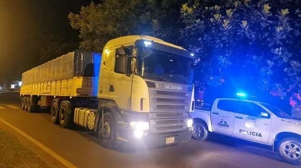 Recuperan camión con soja robado