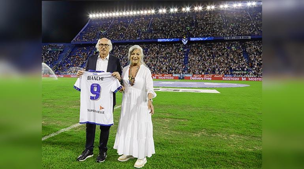 Vélez homenajea a Bianchi en el inicio de la celebración por los 30 años de la Intercontinental