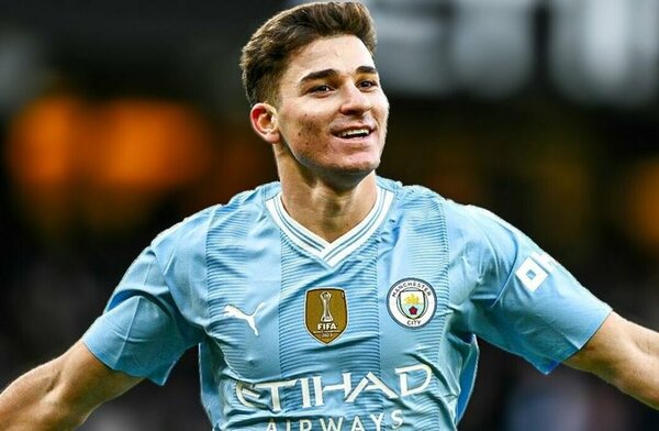 Manchester City infalible ante el Burnley con un Julián Álvarez fenomenal
