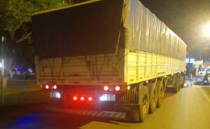 Tras asalto recuperan camión cargado con 33 toneladas de soja