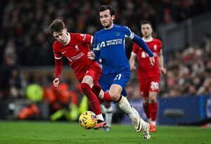 Liverpool golea 4-1 al Chelsea y se mantiene firme en el liderato
