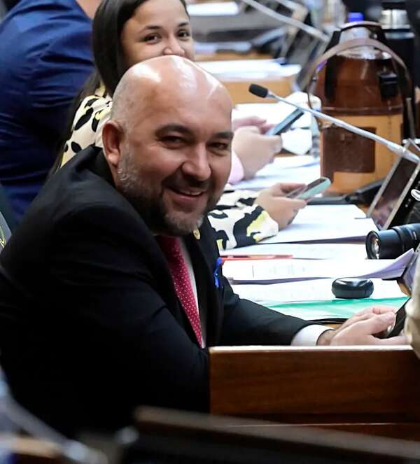 Único docente de Orlando Arévalo no habría declarado - Política - ABC Color