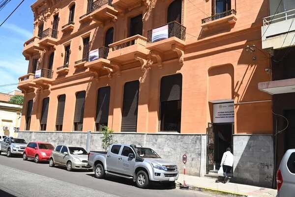 Desvinculación anticipada: MEF pagó US$ 5,3 millones en concepto de indemnización - Economía - ABC Color