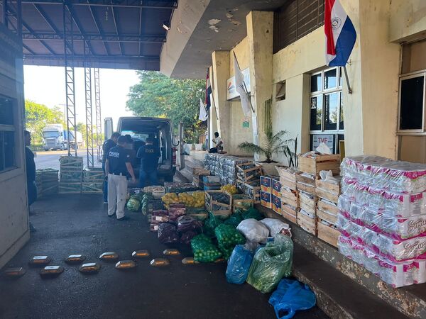 Incautan vehículo y productos sin documentación legal en Naranjito