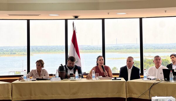Ministra informó al Congreso sobre obras de mantenimiento de la red vial - .::Agencia IP::.