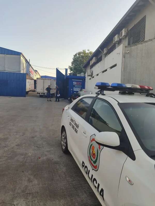 Detienen a un estibador por hurtar útiles de los kits escolares - Policiales - ABC Color