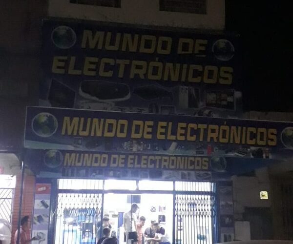 Hurtan electrónicos en microcentro de CDE