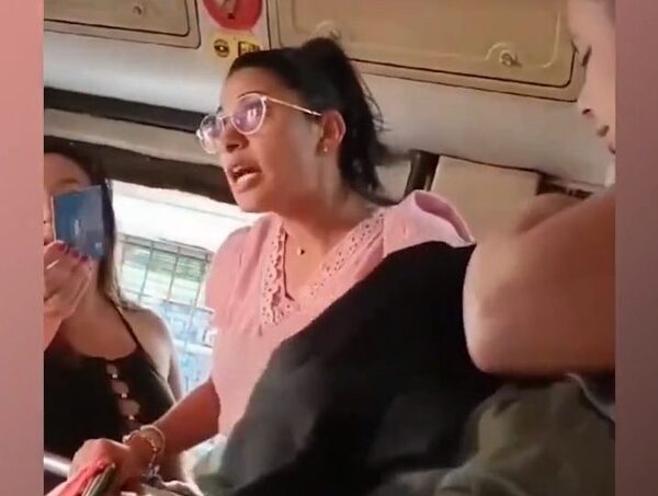 Usuaria reclama a conductor de la Línea 12 por exceso de pasajeros · Radio Monumental 1080 AM