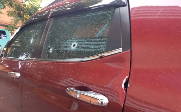 Camioneta de funcionario de la ANDE, víctima de ataque a tiros, acusó más de 10 balazos - Radio Imperio 106.7 FM