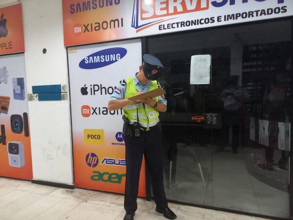 Policía militar brasileño fue asaltado por falsos comerciantes en shopping Vendôme