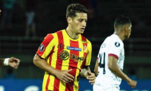 Versus / Danilo Santacruz tiene nuevo equipo en el fútbol paraguayo