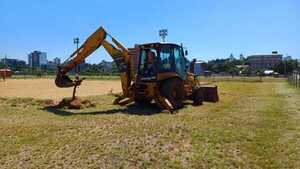 La municipalidad de Encarnación realiza mejoras en la cancha de fútbol playa