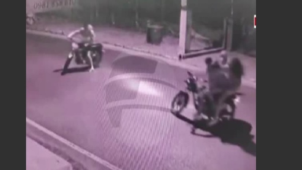 Asaltaron a patadas a mujeres en San Lorenzo - Noticias Paraguay