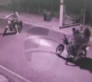 Asaltaron a patadas a mujeres en San Lorenzo - Paraguay.com
