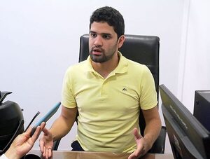 Los méritos del gobierno para acceder a la función pública son ser hurrero y tener contactos, dice el diputado Benítez · Radio Monumental 1080 AM
