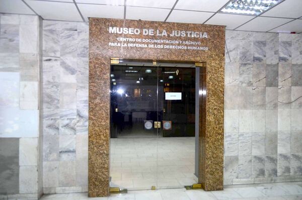 Conmemoración de 35 años de caída de dictadura stronista 