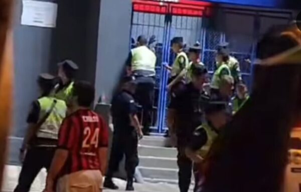 Circulan videos de portones cerrados en el Defensores